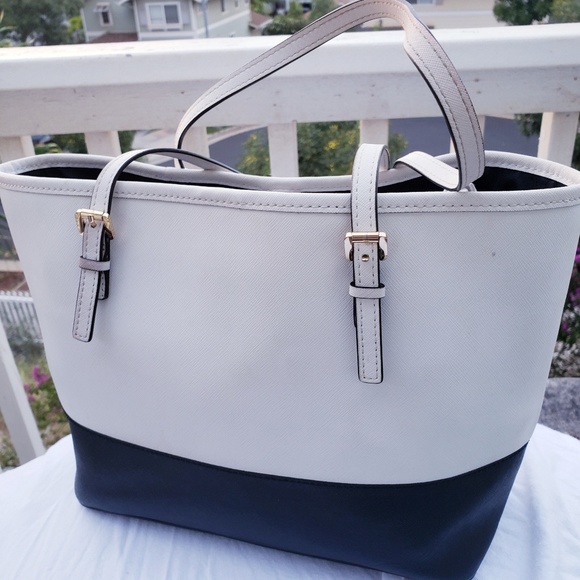AUTHENTIC MICHAEL KORS TOTE - Picture 4 of 8